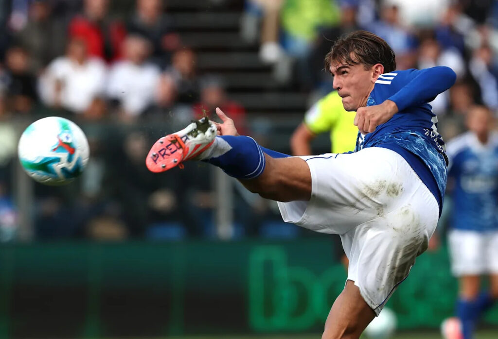 Midfielder willing to reject summer Real Madrid move Midfielder willing to reject summer Real Madrid move