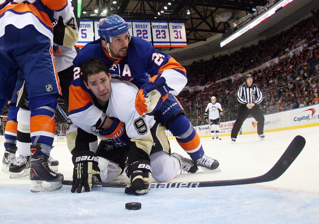 Islanders & NHL News: DuPuis joins Isles; big trades keep coming Islanders & NHL News: DuPuis joins Isles; big trades keep coming
