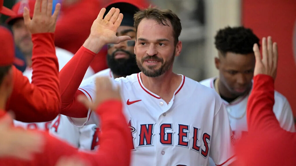 Trey Mancini completes comeback with 3 hits in start for Angels, his first game in majors since 2023