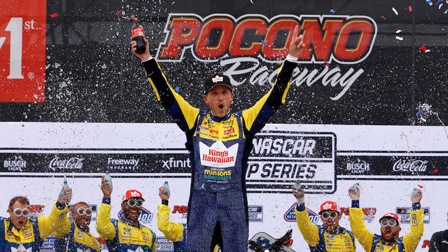 Hamlin Takes Third-Straight Cup Win, Bell’s Gutsy Day Runs Out Of Fuel Hamlin Takes Third-Straight Cup Win, Bell’s Gutsy Day Runs Out Of Fuel