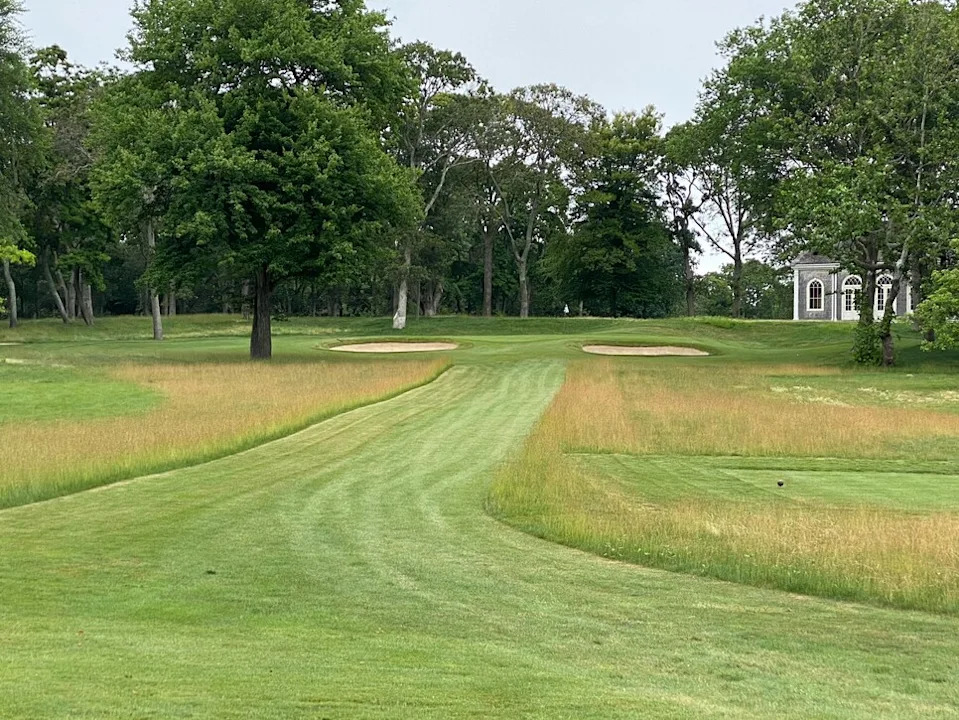 /content/dam/images/golfdigest/fullset/2026/6/cow-neck-Hole6-1.jpg