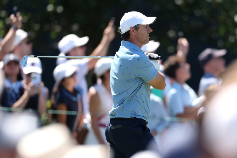 Clark begins with bogey as McIlroy charges at US Open Clark begins with bogey as McIlroy charges at US Open