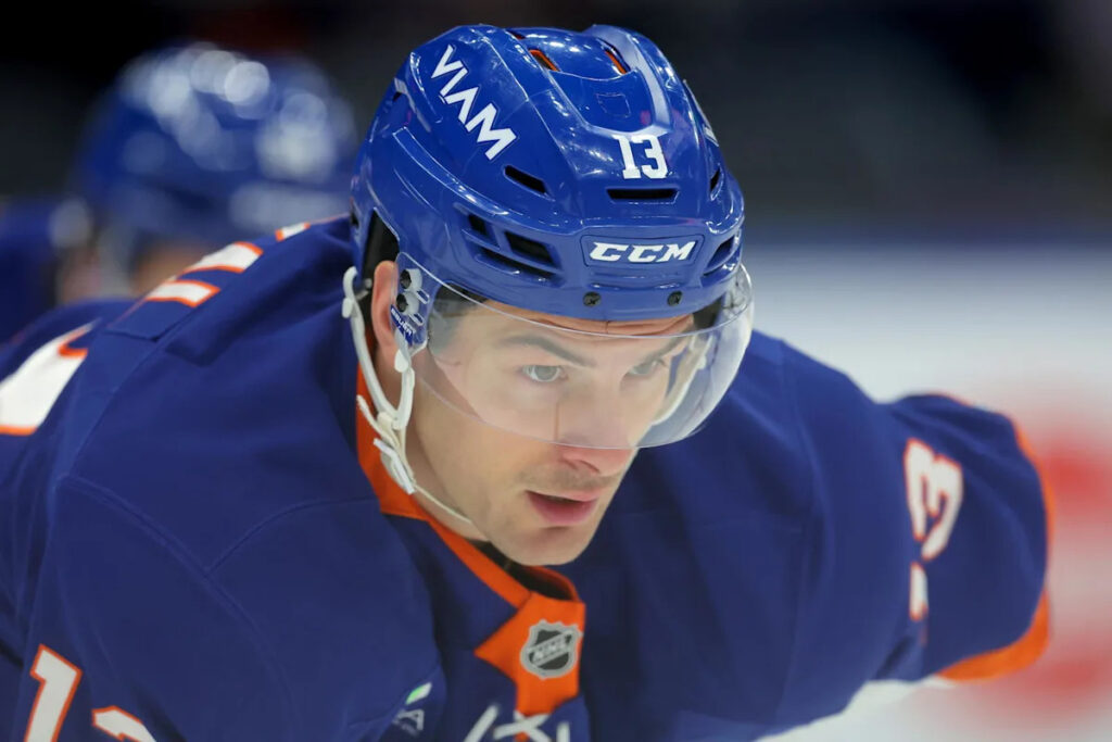 Blackhawks Have Trade Target To Consider In Islanders Star Forward