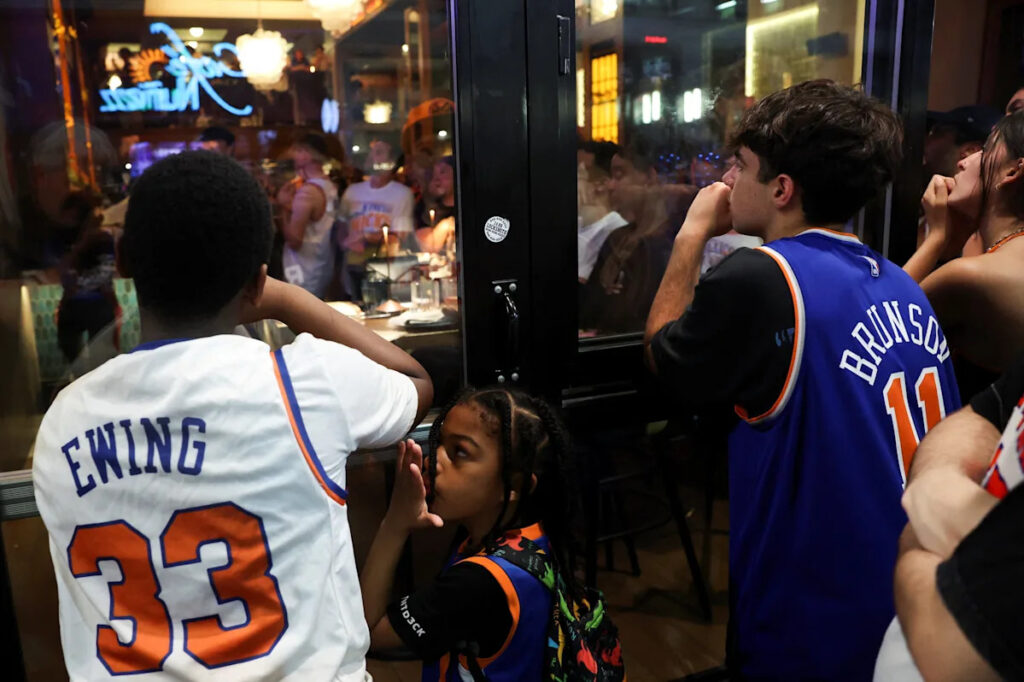 NYC’s giant Knicks watch party now includes kiosks around the city NYC’s giant Knicks watch party now includes kiosks around the city
