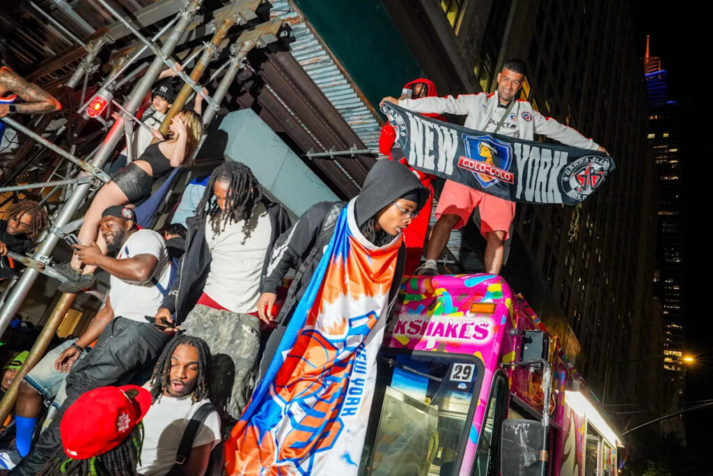 A ‘secure zone’ stops Knicks fans from gathering outside MSG, rankling die-hards and the team owner A ‘secure zone’ stops Knicks fans from gathering outside MSG, rankling die-hards and the team owner