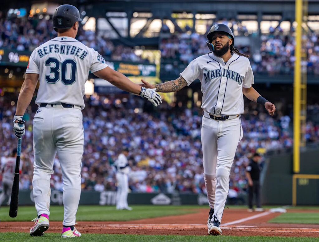 Mariners Reacts Survey: The Career Crossroad