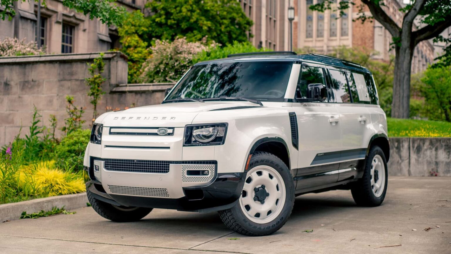 Land Rover Recalls 250,000 SUVs