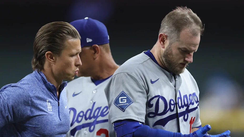 Diamondbacks’ Vargas, Dodgers’ Muncy injured on violent collision at first base