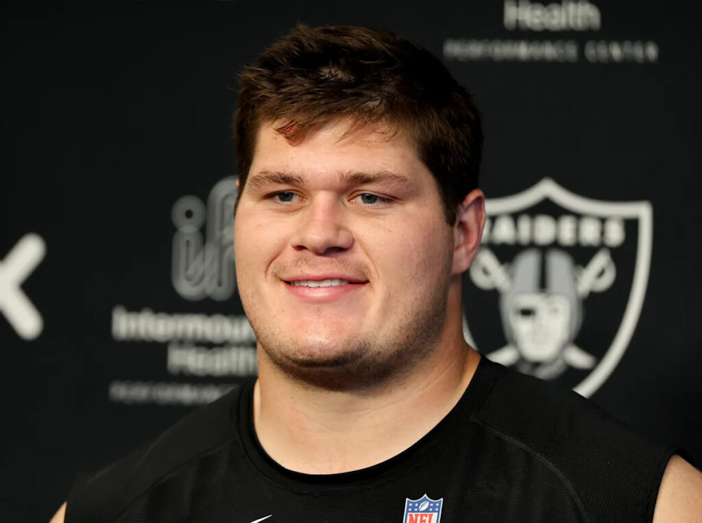 Raiders C Tyler Linderbaum Can Mendoza wants to be great Raiders C Tyler Linderbaum Can Mendoza wants to be great