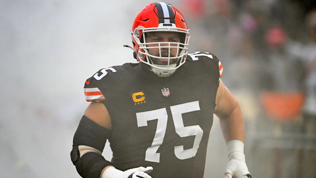 Joel Bitonio announces his retirement after 12 seasons with the Browns