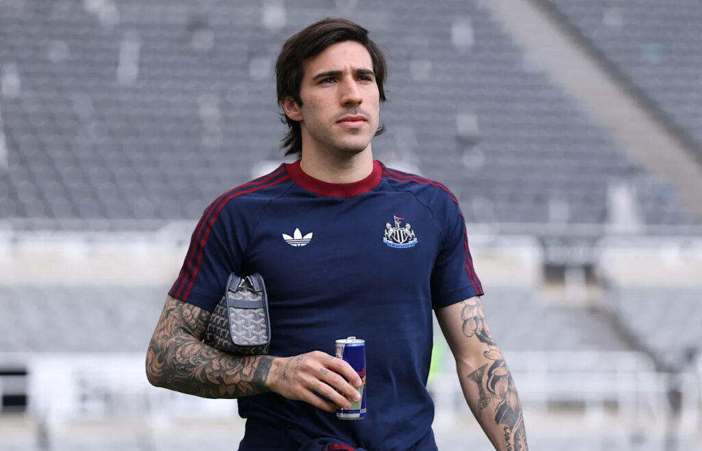 Manchester City Are Locked In A Three-Way Battle For This Newcastle United Midfielder: Is He Worth The Fight? Manchester City Are Locked In A Three-Way Battle For This Newcastle United Midfielder: Is He Worth The Fight?
