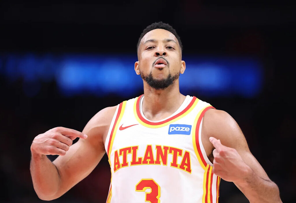 CJ McCollum agrees to return to Hawks on 1-year,  million contract extension
