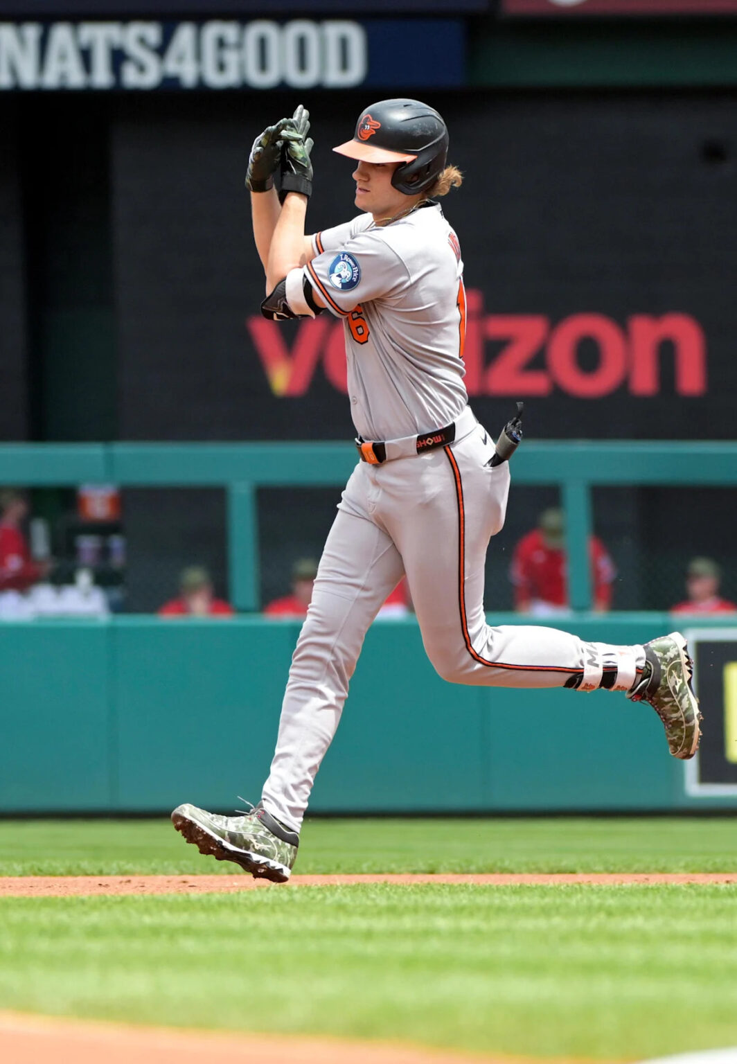 Orioles take the series with an easy win in Boston, 8-2