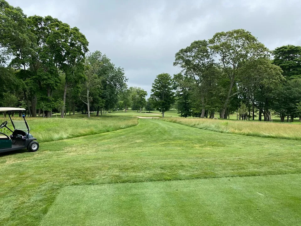 /content/dam/images/golfdigest/fullset/2026/6/cow-neck-Hole9FromTee.jpg