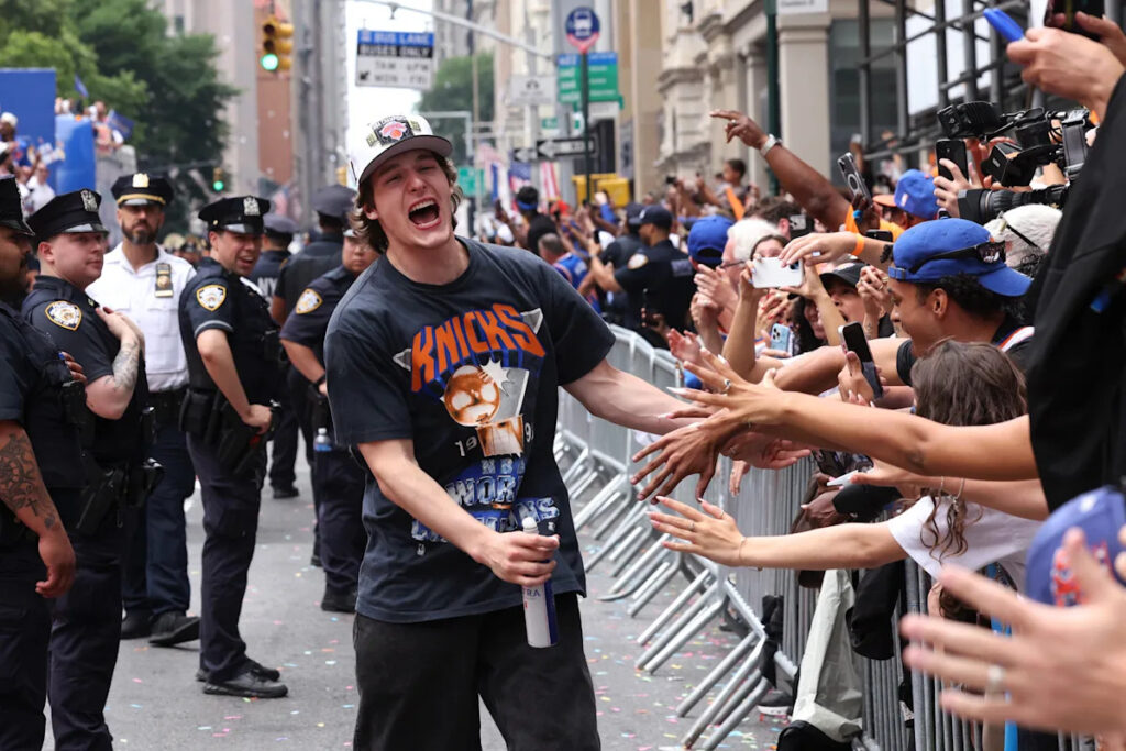NYPD momentarily stops Knicks’ Tyler Kolek after mistaking him for a fan during NBA championship parade NYPD momentarily stops Knicks’ Tyler Kolek after mistaking him for a fan during NBA championship parade