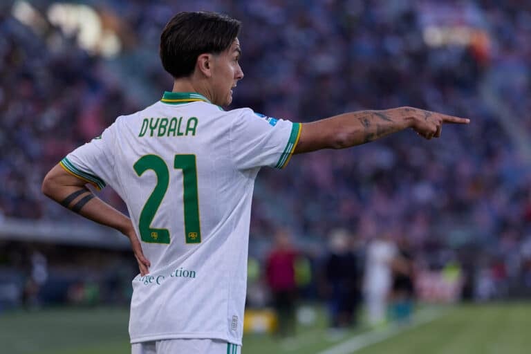 Dybala prioritizes Roma renewal ahead of Boca offer Dybala prioritizes Roma renewal ahead of Boca offer