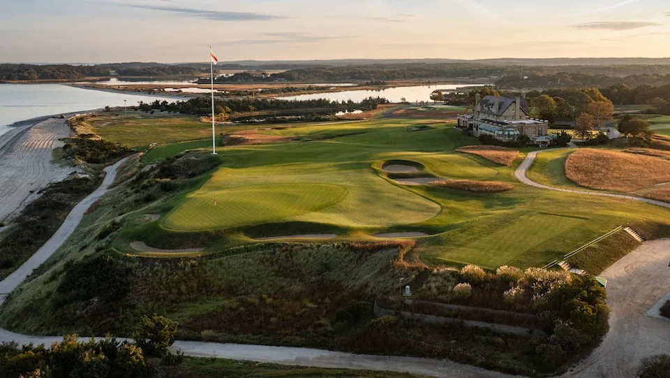 /content/dam/images/golfdigest/fullset/course-photos-for-places-to-play/national-golf-links-america-eighteen-top.jpg