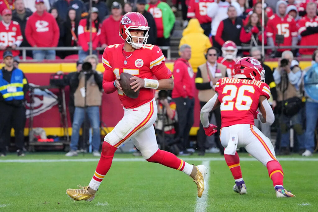 Highest-paid NFL players after Patrick Mahomes signs record contract