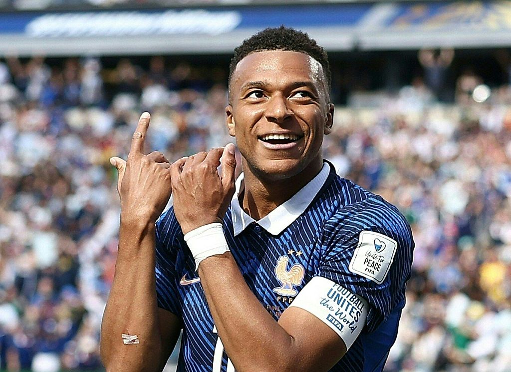 🪈 Why Mbappé suddenly played the flute in his wild World Cup celebration 🪈 Why Mbappé suddenly played the flute in his wild World Cup celebration