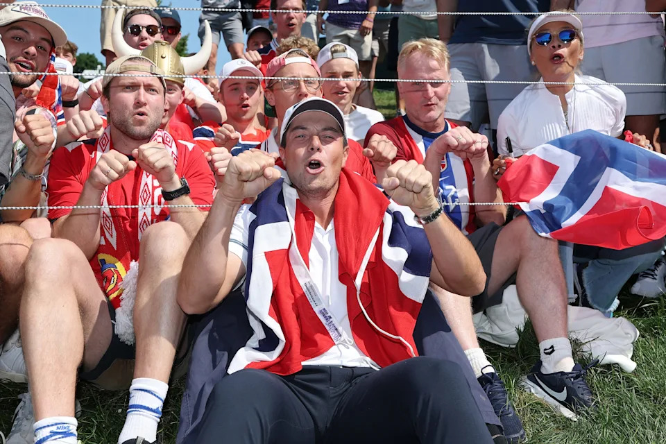 Viktor Hovland celebrates with Norwegian fans after winning the 2026 Travelers Championship.
