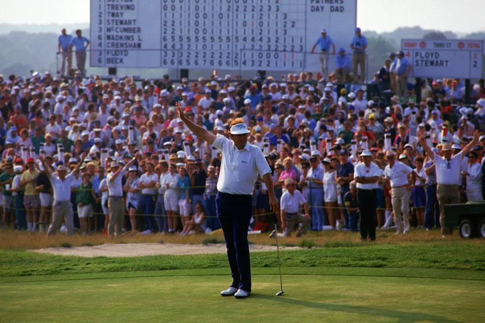 NEW YORK - 1986: Raymond Floyd celebrates putting the winner at the U.S Open in Shinnecock Hills, NY, USA 1986. (Photo by David Cannon/Getty Images)