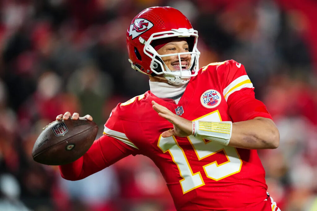 Patrick Mahomes, Chiefs reportedly agree to reworked contract valued at more than 0 million in NFL first Patrick Mahomes, Chiefs reportedly agree to reworked contract valued at more than 0 million in NFL first