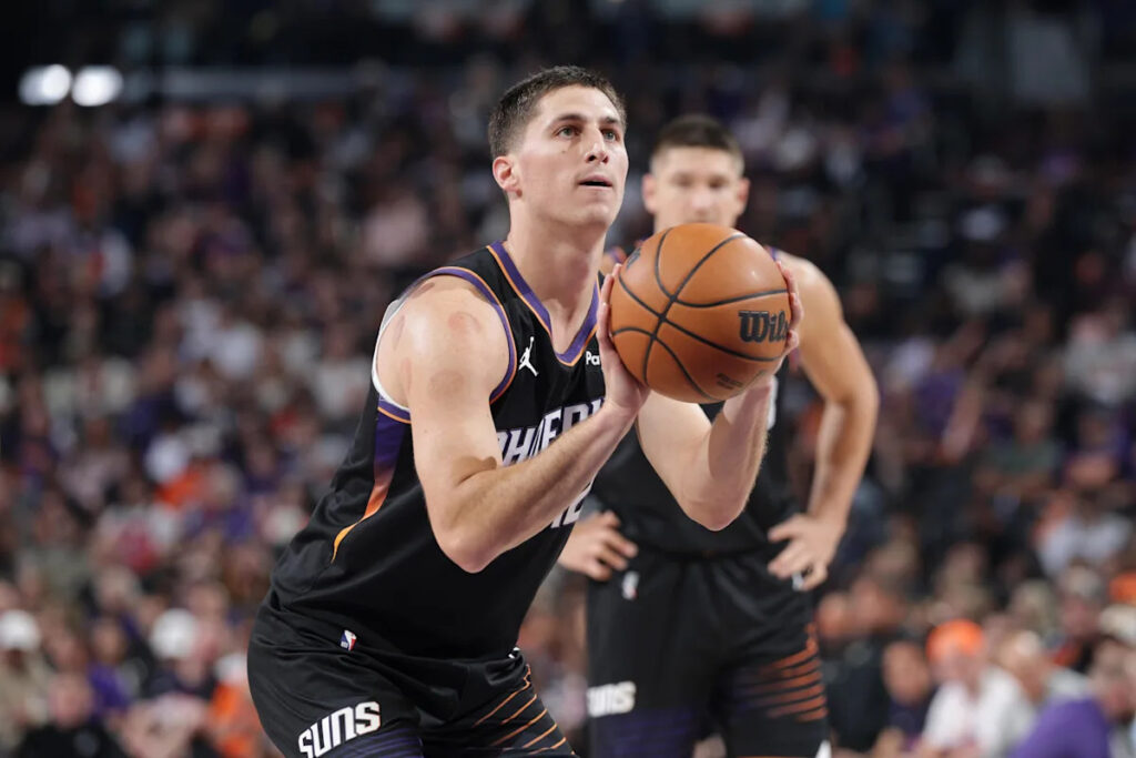Former Villanova great signs NBA contract extension Former Villanova great signs NBA contract extension