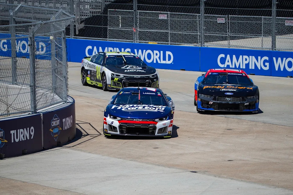 Kyle Larson, Hendrick Motorsports, Chris Buescher, RFK Racing, William Byron, Hendrick Motorsports
