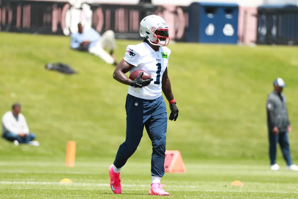 <a class="link " href="https://sports.yahoo.com/nfl/players/31883/" data-i13n="sec:content-canvas;subsec:anchor_text;elm:context_link" data-ylk="slk:AJ Brown;sec:content-canvas;subsec:anchor_text;elm:context_link;itc:0" data-yga="{"yLinkElement":"context_link","yModuleName":"content-canvas","yLinkText":"AJ Brown","ySubModuleName":"anchor_text","yHasCommerce":false}">AJ Brown</a> was recently traded to the New England Patriots for a package headlined by a future first-round pick. Icon Sportswire via Getty Images
