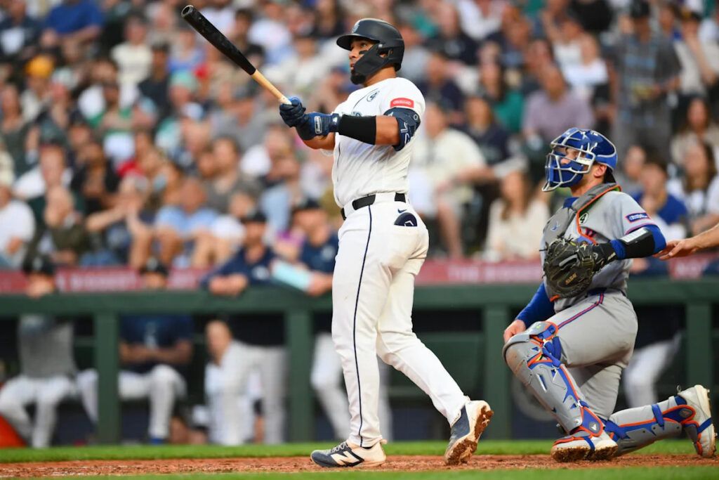 Red-hot Mariners ride offense to eighth consecutive win Red-hot Mariners ride offense to eighth consecutive win