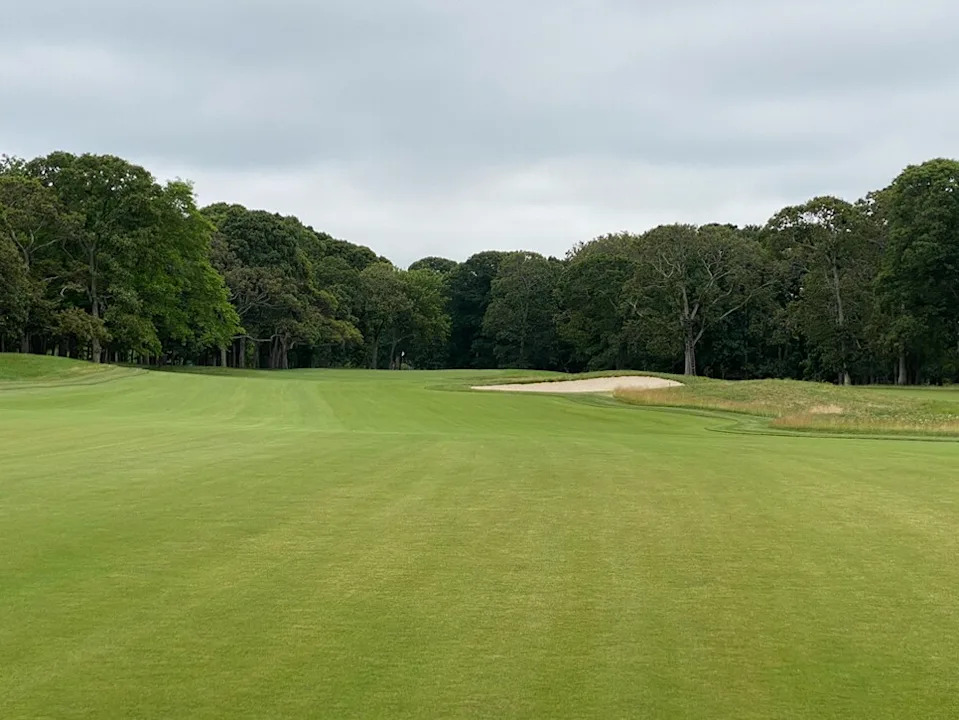 /content/dam/images/golfdigest/fullset/2026/6/cow-neck-Hole8.jpg
