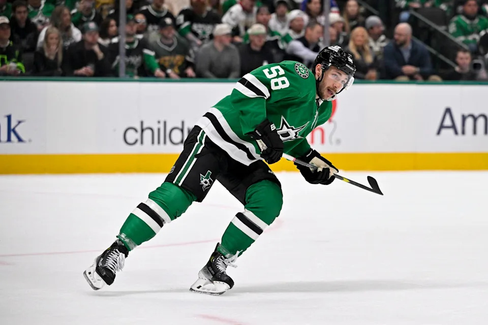 Blue Jackets Should Consider Targeting Stars Pesky UFA Forward