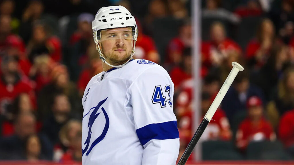 Leafs acquire Darren Raddysh from Lightning and sign him to an 8-year contract