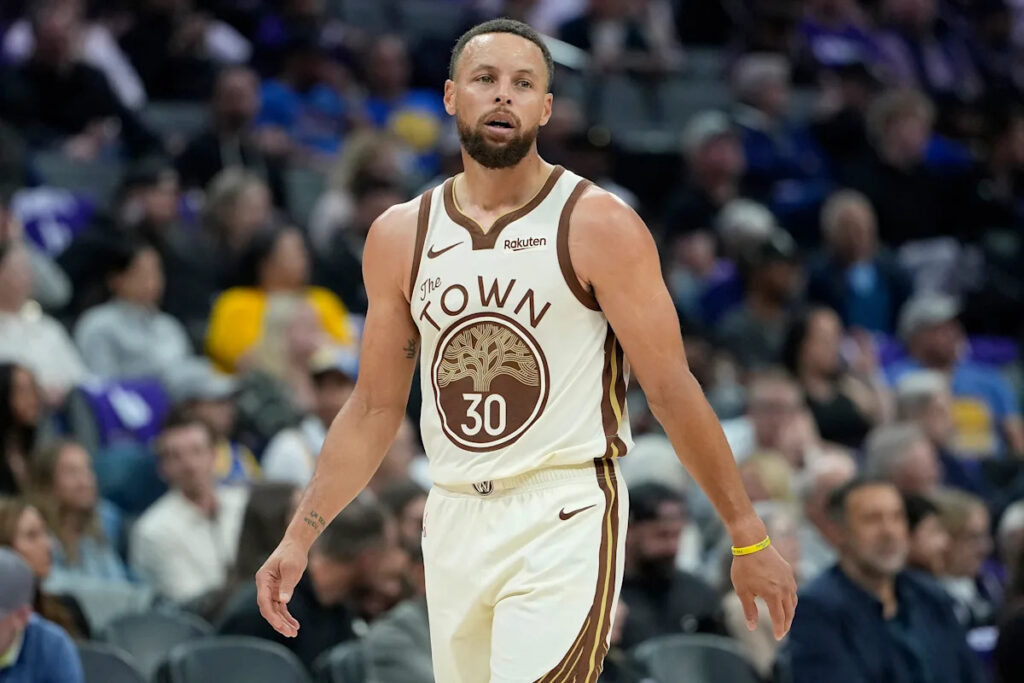 Stephen Curry signs new shoe deal with Chinese company Li-Ning after Under Armour split Stephen Curry signs new shoe deal with Chinese company Li-Ning after Under Armour split