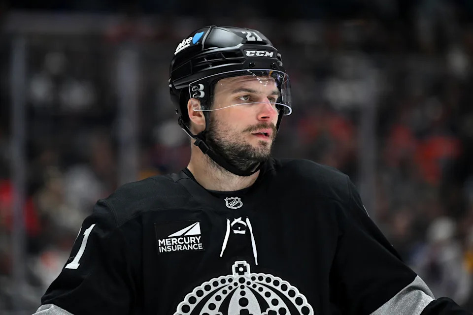 Blue Jackets Have Free Agent Target In Kings Gritty Center