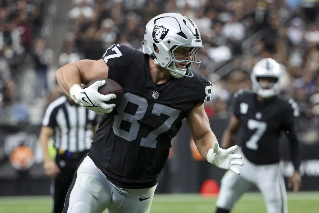 How tight end Michael Mayer fits, helps Klint Kubiak’s Raiders’ offense How tight end Michael Mayer fits, helps Klint Kubiak’s Raiders’ offense