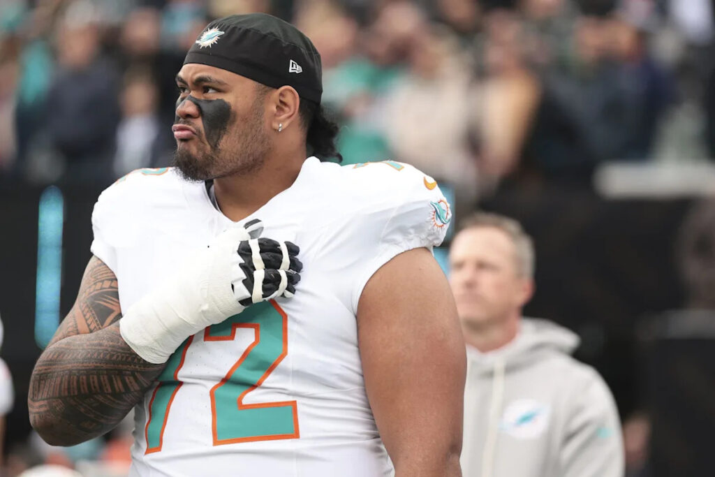 Dolphins 90 in 90: Will position change spark Jonah Savaiinaea in 2026? Dolphins 90 in 90: Will position change spark Jonah Savaiinaea in 2026?
