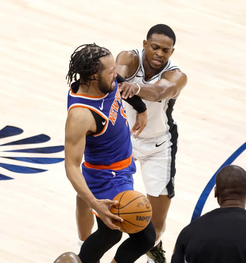 <a class="link " href="https://sports.yahoo.com/nba/teams/san-antonio/" data-i13n="sec:content-canvas;subsec:anchor_text;elm:context_link" data-ylk="slk:San Antonio Spurs;sec:content-canvas;subsec:anchor_text;elm:context_link;itc:0" data-yga="{"yLinkElement":"context_link","yModuleName":"content-canvas","yLinkText":"San Antonio Spurs","ySubModuleName":"anchor_text","yHasCommerce":false}">San Antonio Spurs</a> guard De’Aaron Fox fouls New York Knicks guard Jalen Brunson during the second half at Frost Bank Center of Game 2. Jason Szenes for The New York Post