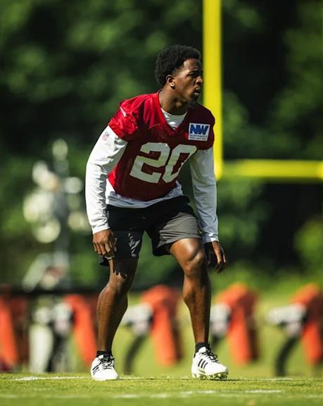 Daily Slop: Washington players on offense & defense go hard to impress in early non-contact work Daily Slop: Washington players on offense & defense go hard to impress in early non-contact work