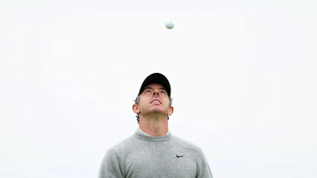 U.S. Open fans collectively scream at woman touching Rory McIlroy shot