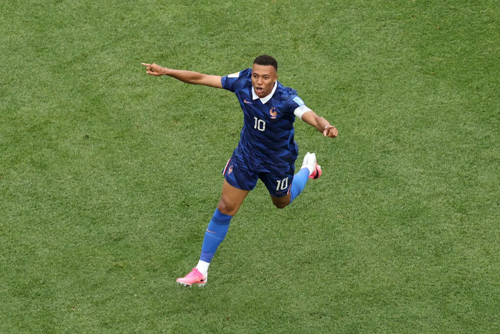 📊 Kylian Mbappé remains in touching distance of Leo Messi with latest goal