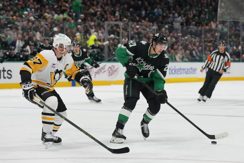 Report: Penguins interested in Jason Robertson