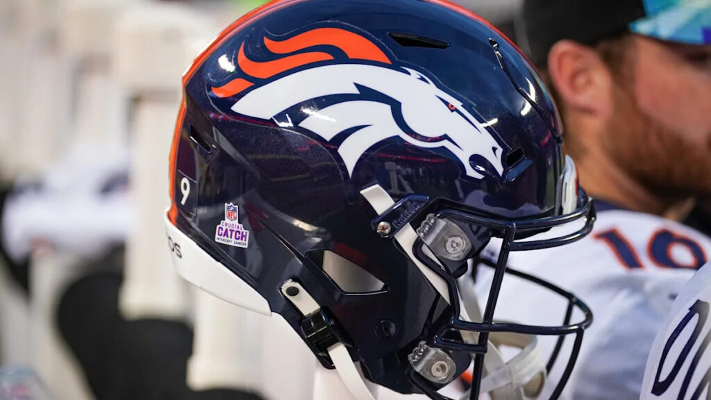 Broncos waive WR Mike Woods off injured reserve