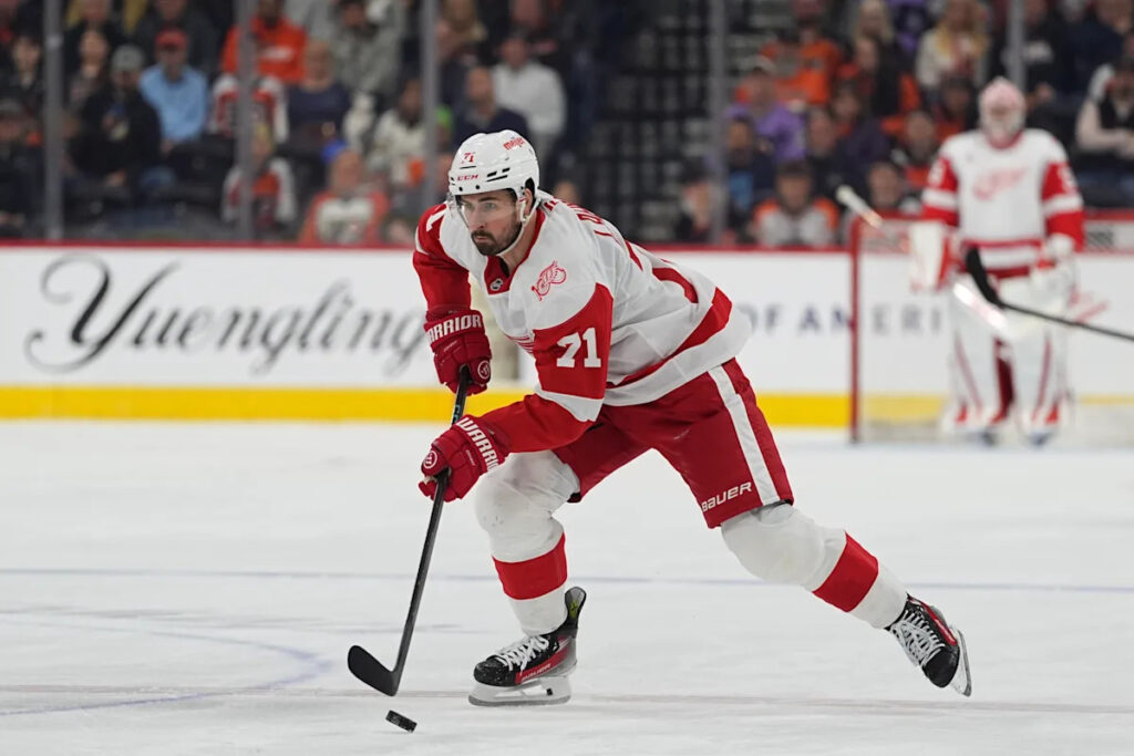 Red Wings captain Larkin submits 3-team trade list of Florida, Minnesota and Vegas, AP source says