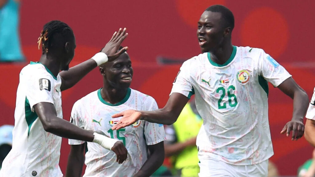 Senegal thrash 10-man Iraq to boost knockout hopes