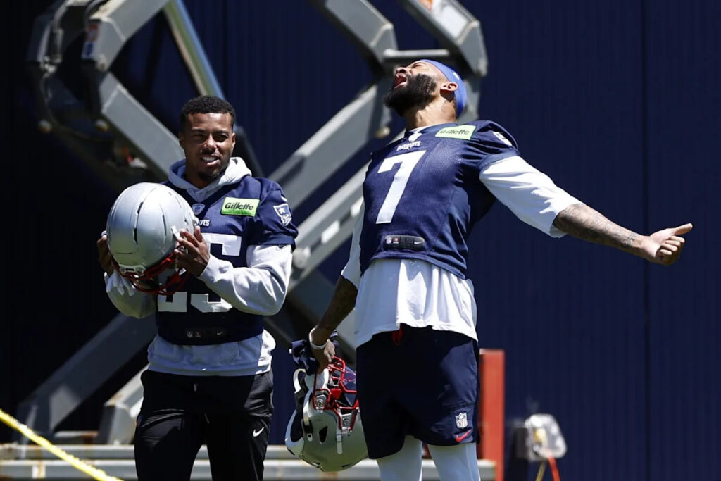 Sunday Patriots Notes: Defensive ‘showstoppers’ ready to build off late-season success Sunday Patriots Notes: Defensive ‘showstoppers’ ready to build off late-season success