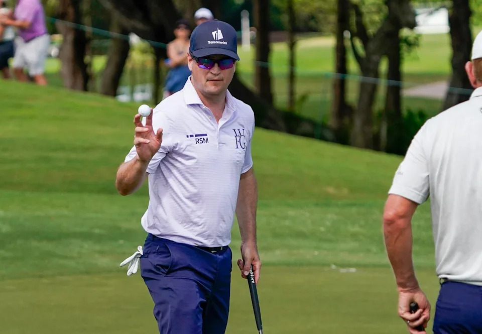 Zach Johnson acknowledges the crowd after making his birdie putt on the 16th green during the final round of the James Hardie Pro Football Hall of Fame Invitational at The Old Course at Broken Sound Club on Sunday, March 8, 2026, in Boca Raton, FL.