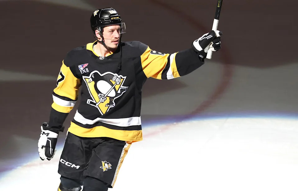 3 Potential Trade Fits For Penguins' Rickard Rakell