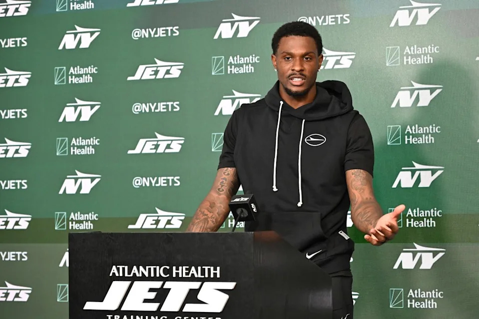 Nahshon Wright speaks to the media after practice at minicamp in Florham Park, N.J. Bill Kostroun/New York Post