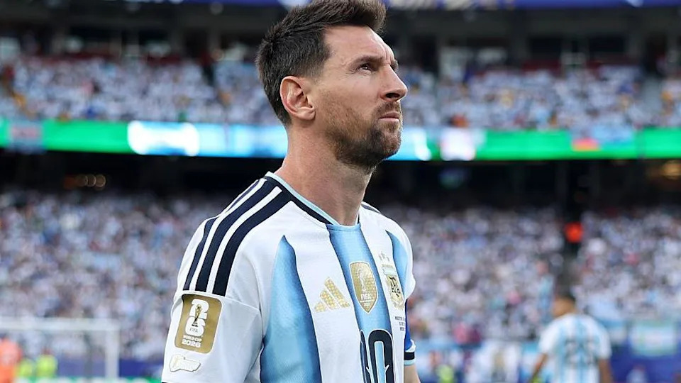 Lionel Messi wearing a legacy patch during Argentina's game with Algeria